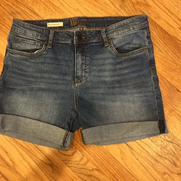 Kut from the Kloth Katy boyfriend shorts - Picture 2 of 6